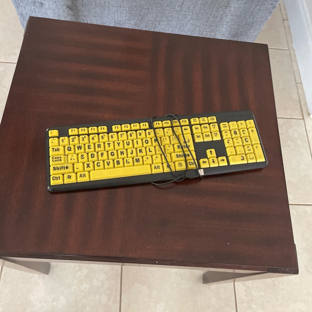 Computer keyboard - Picture 2 of 3